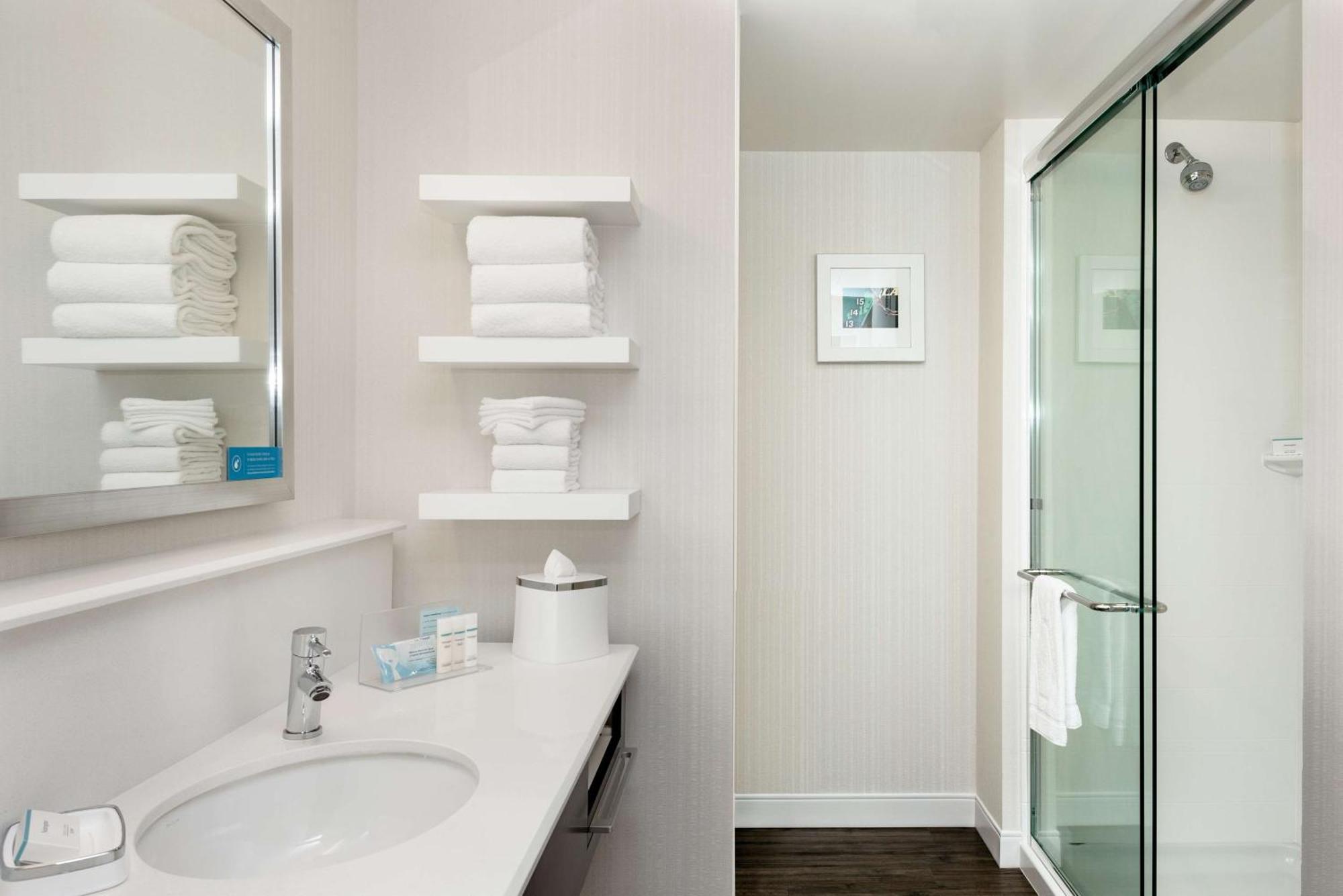 Hampton Inn & Suites By Hilton Seattle/Northgate מראה חיצוני תמונה