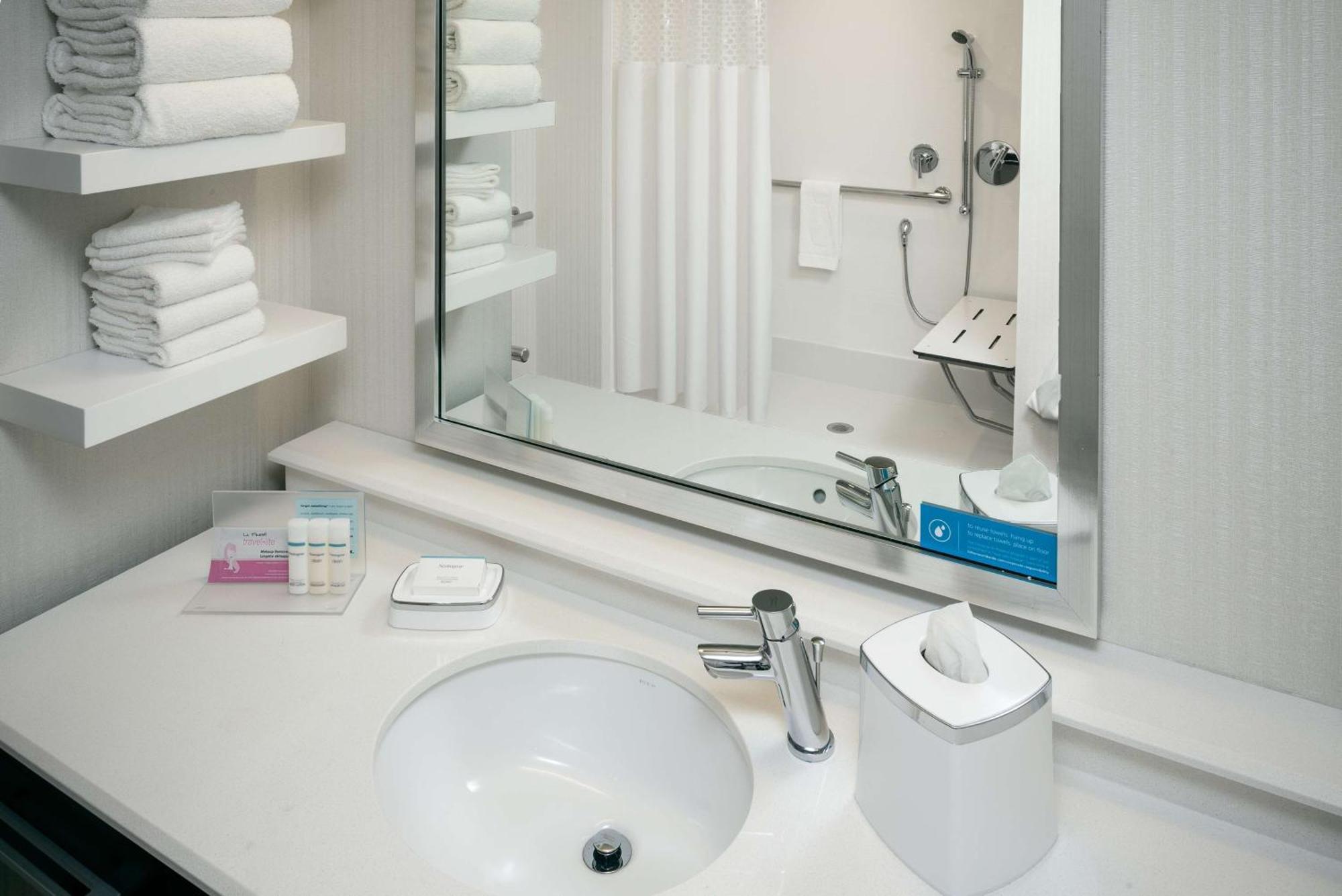 Hampton Inn & Suites By Hilton Seattle/Northgate מראה חיצוני תמונה