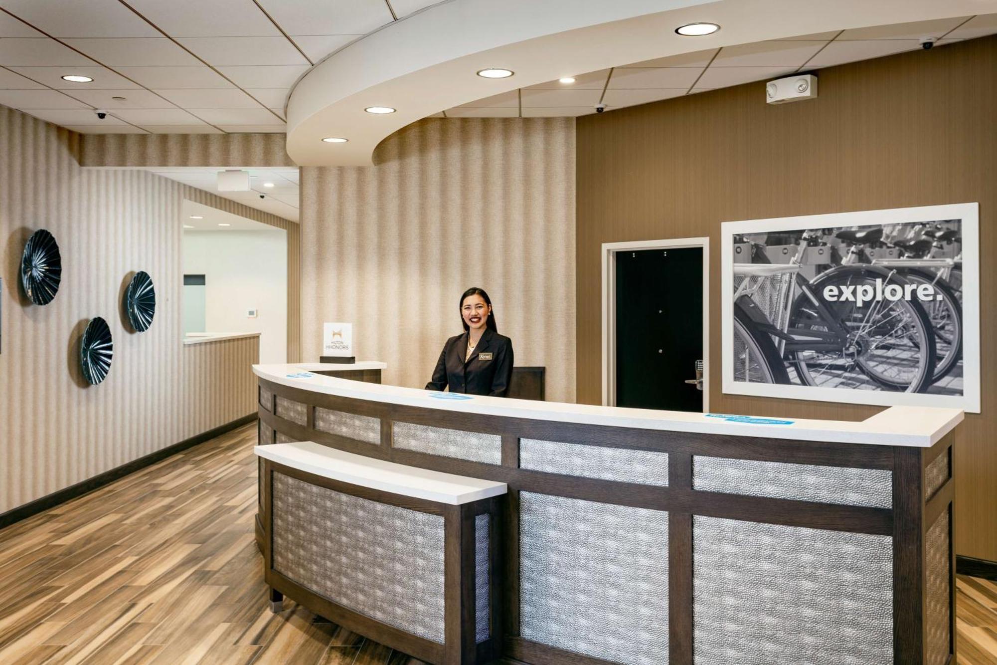 Hampton Inn & Suites By Hilton Seattle/Northgate מראה חיצוני תמונה